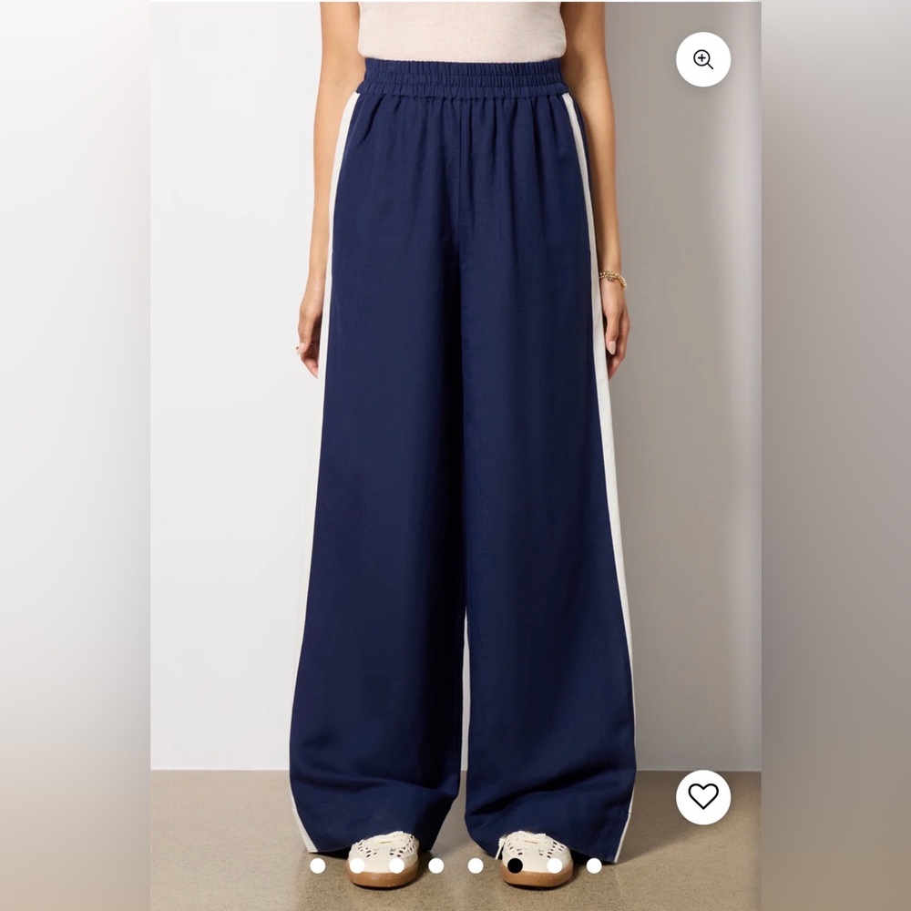 Evereve - Sophia Track Pant
Small - Picture 8 of 8
